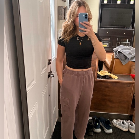 Aritzia Pants - Aritzia Cargo straight leg sweats